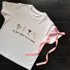 Sabrina Carpenter baby t